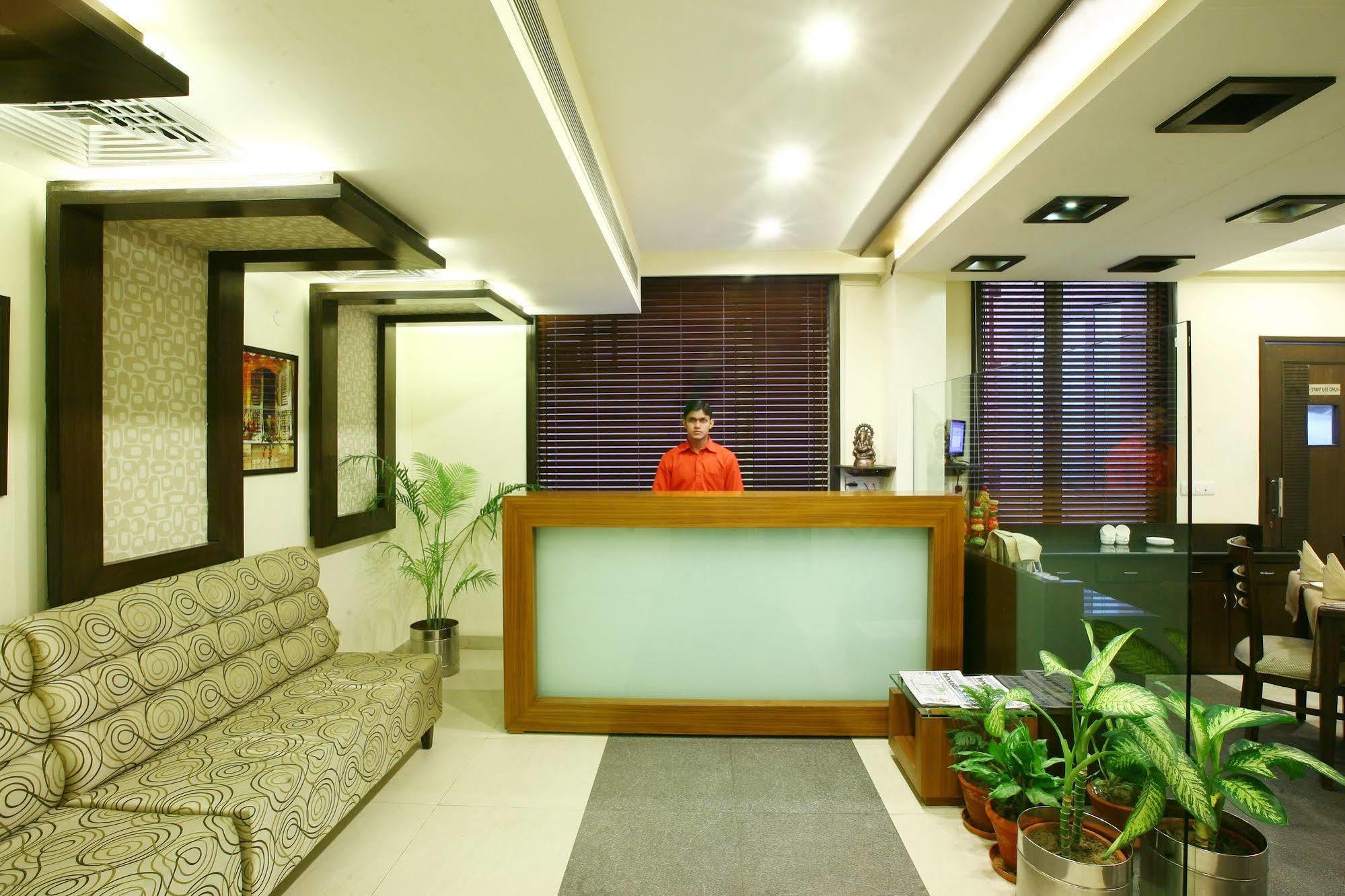 Karon Hotels - Lajpat Nagar Nueva Delhi Exterior foto